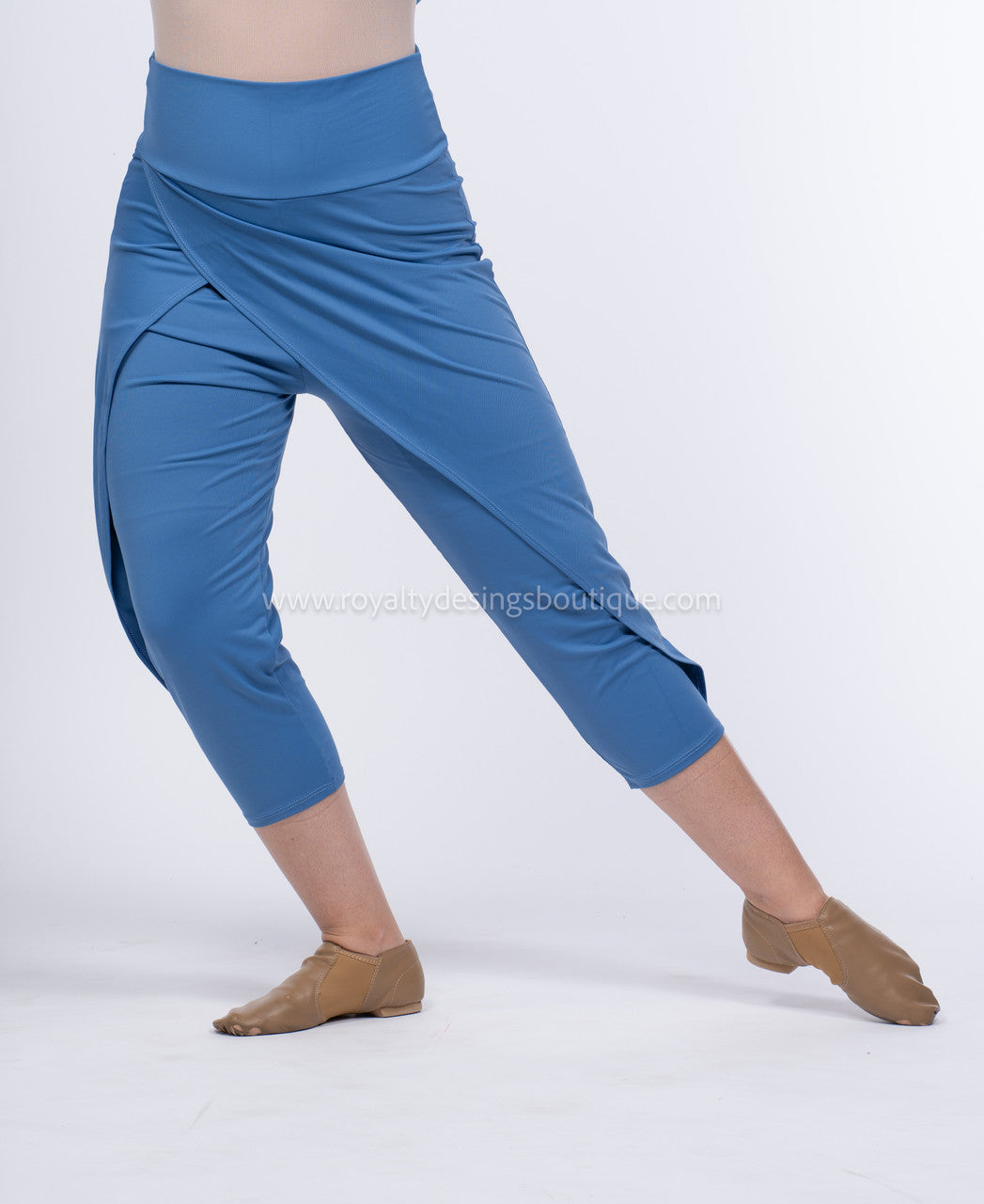 Esta es la moda del pantalon pero en color verde para este traje